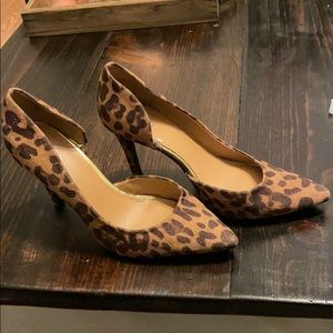 Leopard print pumps